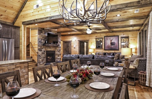 Gatlinburg Cabin | STUNNING Luxury Downtown City VIEW Cabin! 4 Masters! Game Room! 3 Decks! Hot Tub