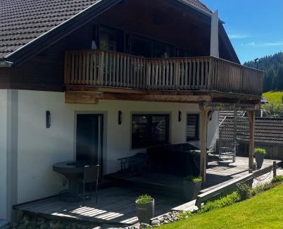 Tamsweg House | Stunning Luxury Holiday Accommodation, Sleeps 4, Living Room, Kitchen, Games Room and Bar