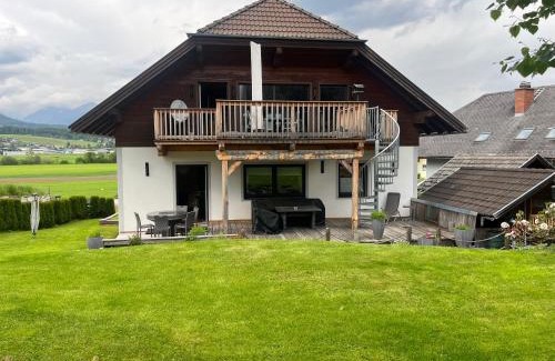 Tamsweg House | Stunning Luxury Holiday Accommodation, Sleeps 4, Living Room, Kitchen, Games Room and Bar
