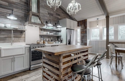 Highlands Apartment | Stunning Luxury Rental steps from Main Street in Highlands NC