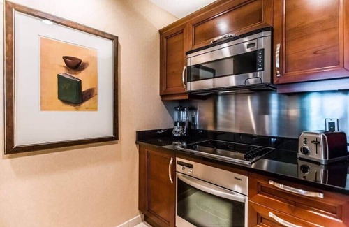 Las Vegas Apartment | Stunning MGM Corner 1BR with Balcony 7601