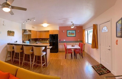 Palm Springs Condo | Stunning Mid-Century Modern Condo with Gorgeous Mountain Views