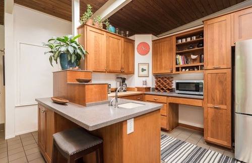 Chapel Hill House | Stunning Mid-Century Gem Near Campus and Gardens