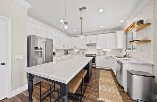 Winchester House | Stunning Mid Century Modern - Temecula Wine Country Oasis - Pool-Spa-Game Room-