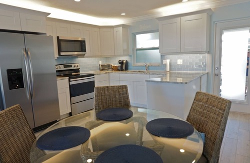 Siesta Key Condo | STUNNING MODEL VILLA, STEPS TO THE SIESTA KEY SAND. YOU WILL LOVE IT