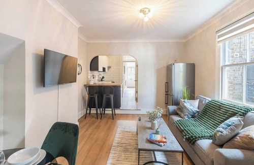 Woodberry Down Apartment | Stunning Modern Home in London