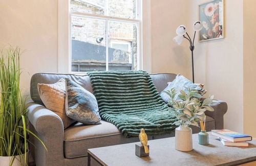 Woodberry Down Apartment | Stunning Modern Home in London