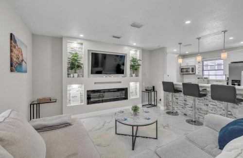 Tampa House | Stunning Modern Home in Tampa with Pool - Just 5 Minutes from Airport!