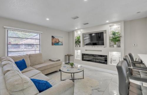 Tampa House | Stunning Modern Home in Tampa with Pool - Just 5 Minutes from Airport!