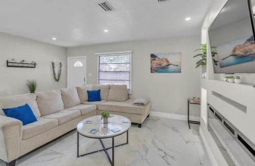Tampa House | Stunning Modern Home in Tampa with Pool - Just 5 Minutes from Airport!