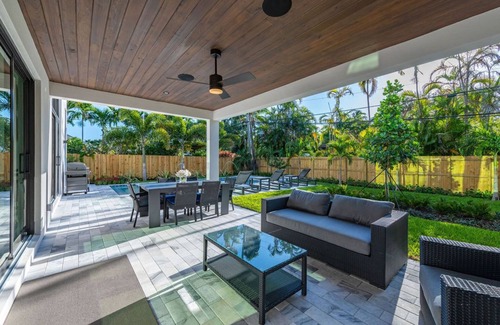 Poinsettia Heights House | Stunning Modern Luxury in Fort Lauderdale w Heated Pool & Spa, Minutes to Beach