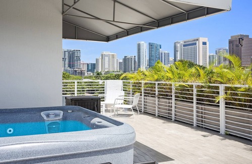 Tarpon River House | Stunning Modern Luxury Home with Pool & Roof Deck with Hot Tub