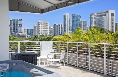Tarpon River House | Stunning Modern Luxury Home with Pool & Roof Deck with Hot Tub