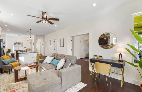 Chattanooga House | Stunning & Modern w Roman Bath, Fireplace, Firepit