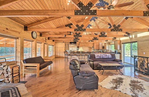 Olney Cabin | Stunning Montana Retreat: Hot Tub, On-Site Hiking!