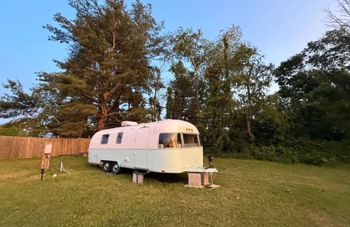 Court House House | Stunning Mountain Retreat with Vintage Airstream and Private 2 Acres with View