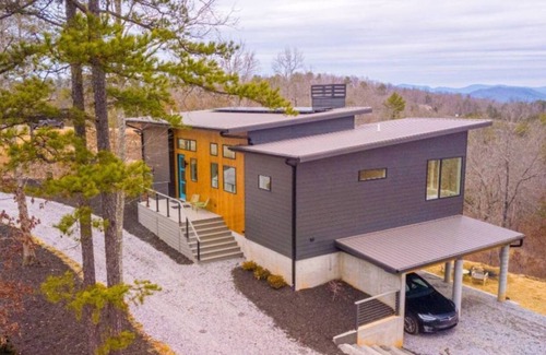 Young Harris House | Stunning mountain views/ EcoModMtn /Modern inspired architecture