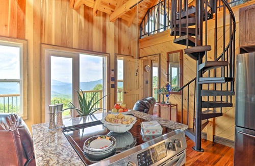 Hot Springs House | Stunning Mountain Views: Hot Springs Hideaway!