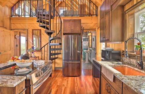 Hot Springs House | Stunning Mountain Views: Hot Springs Hideaway!