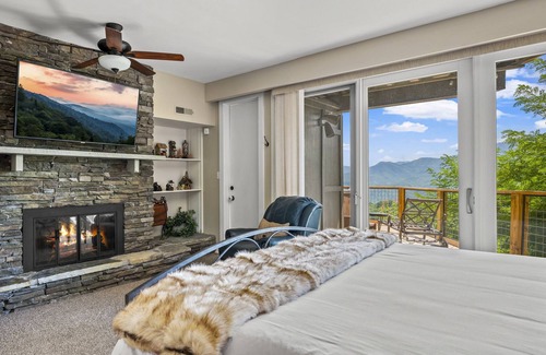 Chalet Village Ski Chalet | Stunning Mountain Views Sleeps 16 Elevator & Games