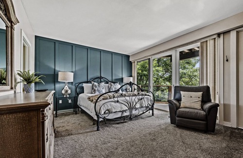 Chalet Village Ski Chalet | Stunning Mountain Views Sleeps 16 Elevator & Games