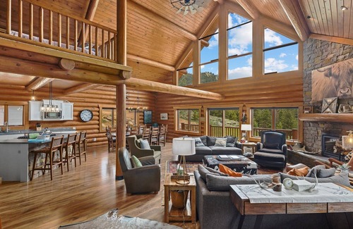 Red Lodge Cabin | Stunning Mountain views, offers Wi-Fi, hot tub, and is dog friendly - Last Resort