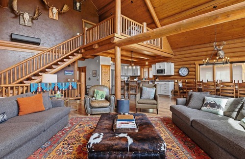 Red Lodge Cabin | Stunning Mountain views, offers Wi-Fi, hot tub, and is dog friendly - Last Resort