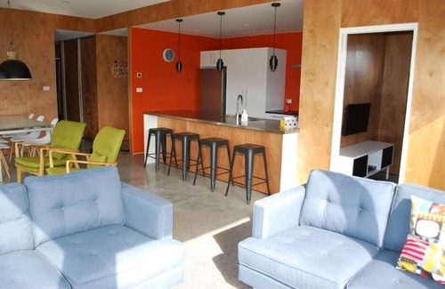 Wanaka House | Stunning mountain views, sun soaked, quiet location close to Lake Wanaka