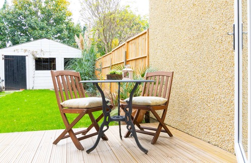 West Twickenham House | Stunning new 2 bedroom home with free parking