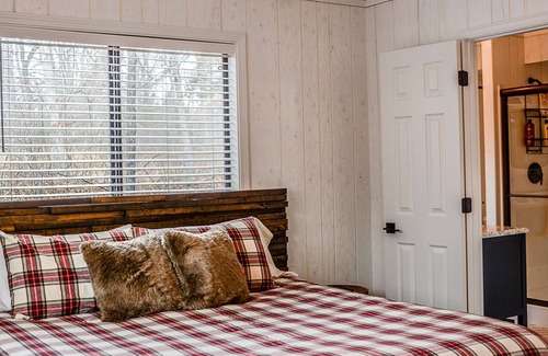 Wright City Ski Chalet | Stunning NEW build, waterfront, pet-friendly (Innsbrook resort - Innsbrook, MO)