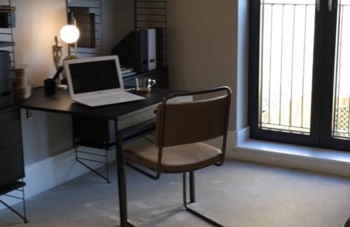 Whittington House | Stunning new Built Townhouse With Garden - Close to Golf Club