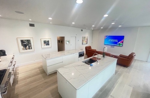 New Braunfels House | Stunning new modern house on Lake Dunlap