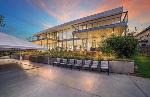 New Braunfels House | Stunning new modern house on Lake Dunlap