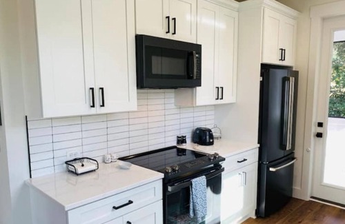 Lincolnville House | Stunning New Modern & Stylish in St Augustine. Bicycles, fully fenced-in yard!