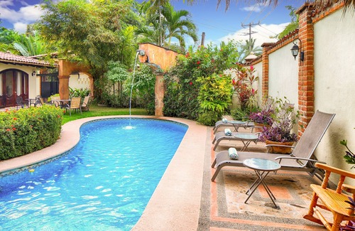 North End Villa | Stunning! New Remodel of Famous Villa. Steps to Beach and town.