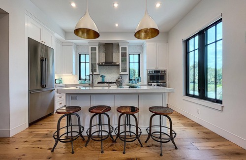 Longbeach Village House | Stunning, newly built 3B/3,5B home at the north end of LBK in Long Beach Village