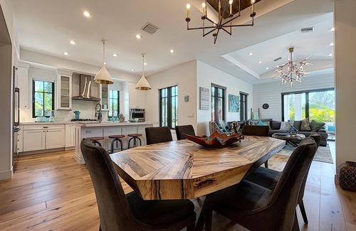 Longbeach Village House | Stunning, newly built 3B/3,5B home at the north end of LBK in Long Beach Village