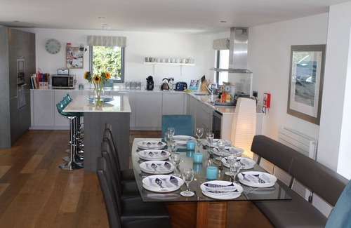 Newquay House | Stunning North Cornwall Beach House, direct beach access, surfing, amazing view
