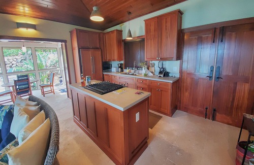 Estate Hawksnest Cottage | Stunning North Shore Honeymoon Cottage