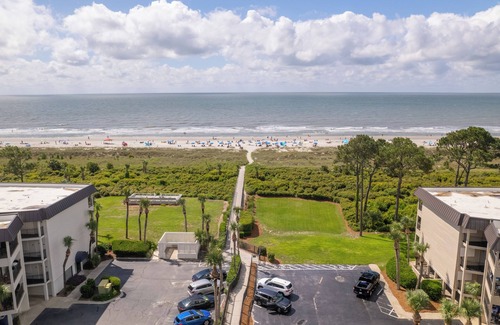 Hilton Head Island Condo | Stunning Oceanside Villa! Steps from the Beach