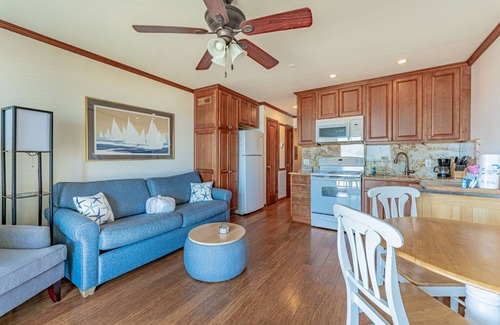 Folly Field Condo | Stunning Ocean View from top floor Admirals Row 402