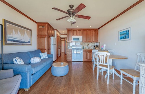 Folly Field Condo | Stunning Ocean View from top floor Admirals Row 402