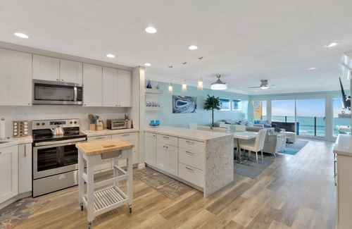 Solana Beach Condo | Stunning Ocean Views - from the minute you walk in the front door.