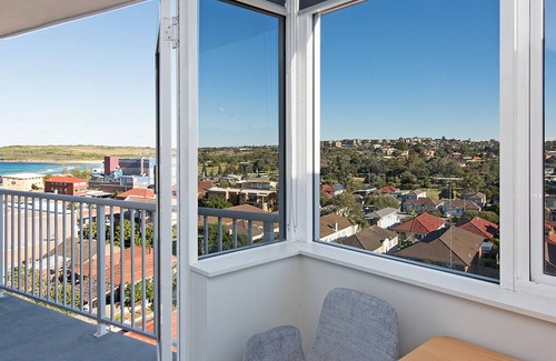 Maroubra Apartment | Stunning Ocean View Apartment H324
