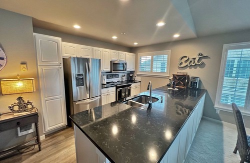 Washington Condo | Stunning Ocean View ~ Saltwater Pool ~ Hot tub ~ 2BR/2 Bath