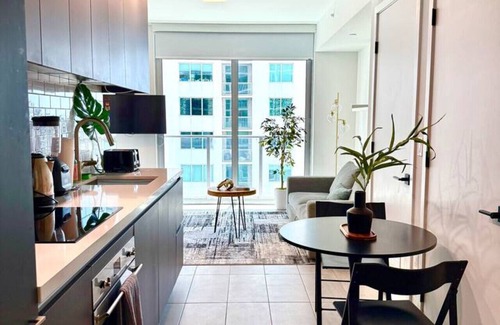Downtown Miami Apartment | Stunning Ocean View Studio Pool/Gym