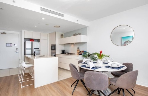 Broadbeach Apartment | Stunning Ocean Views Oracle Level 30 Parking