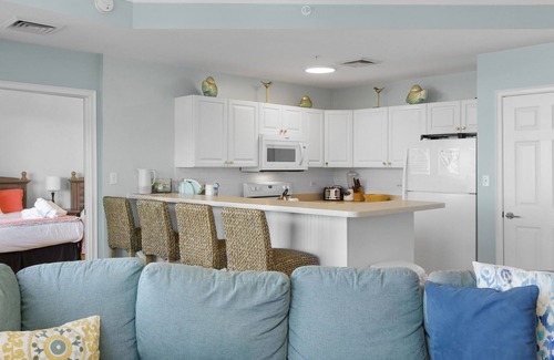 Hilton Head Island Condo | Stunning Ocean Views from this Beautiful Condo with Pool, On-Site Amenities!