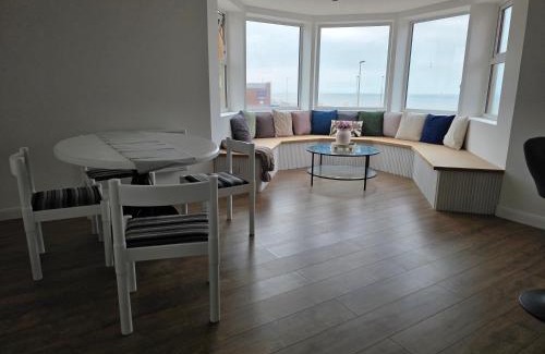 North Shore Apartment | Stunning Ocean Vista Sleeps 6 Modern New Apartment