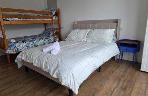 North Shore Apartment | Stunning Ocean Vista Sleeps 6 Modern New Apartment